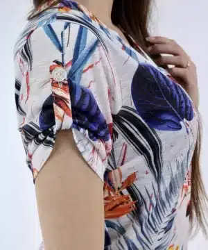 Лятна дамска блуза с цветен принт и регулиращи се ръкави - Блузи и Ризи - RenyStyle.bg